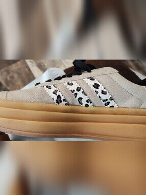 Adidas Gazelle Women's Shoes Size 7. New Without The Box.